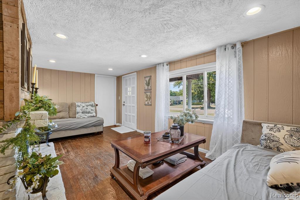 508 Deland Road, Flushing, MI 48433 — Photo 9
