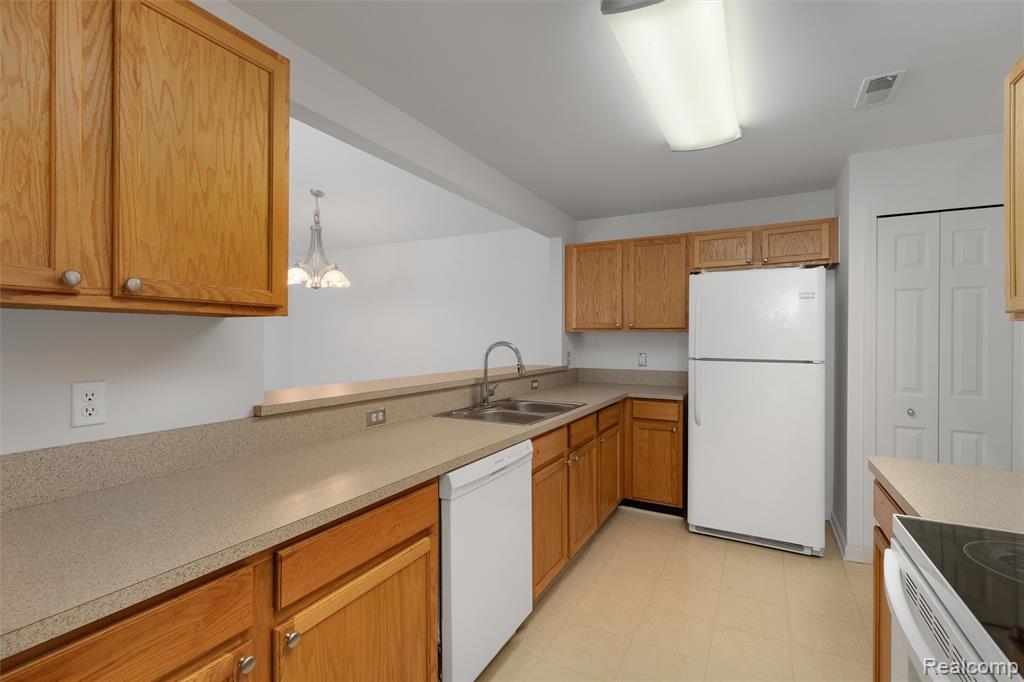 1790 Flagstone Circle, Rochester, MI 48307 — Photo 14