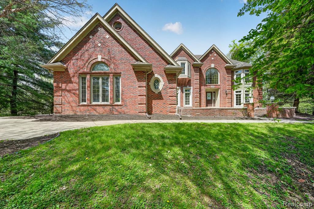 Stunning 6 Bedroom 4.5 Bath in Chase Farms!