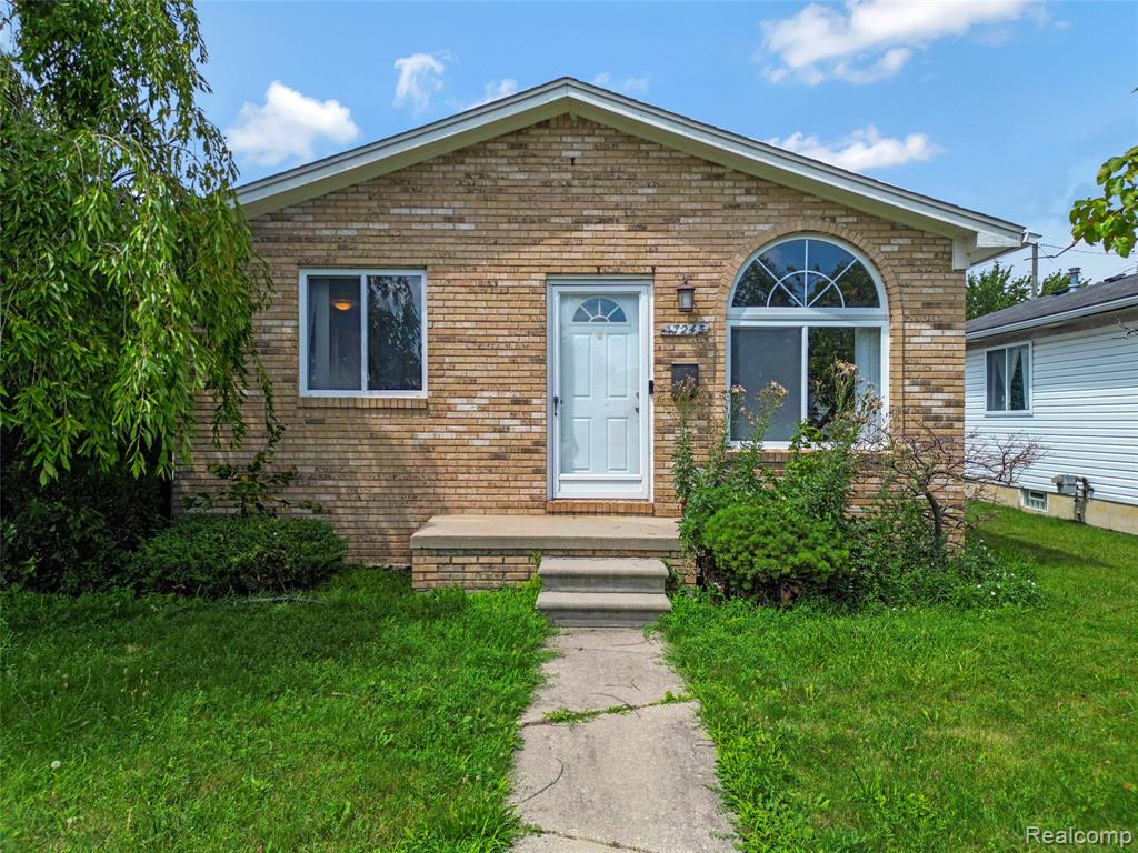 17245 Martin Road, Roseville, MI 48066