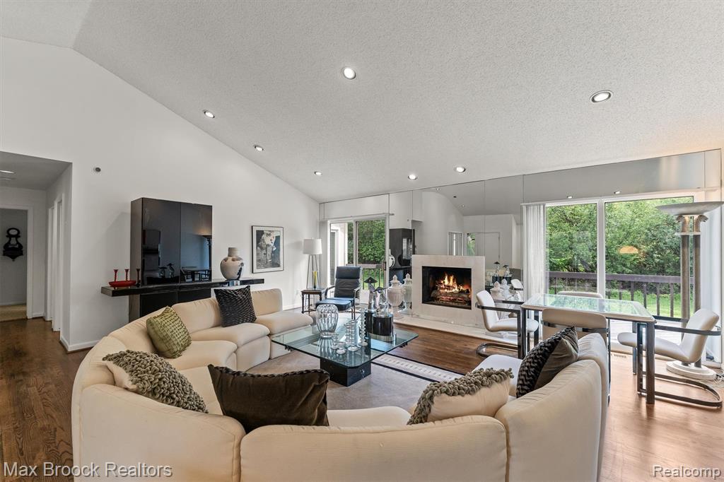 5725 Ridgewood Road, West Bloomfield, MI — Photo 5