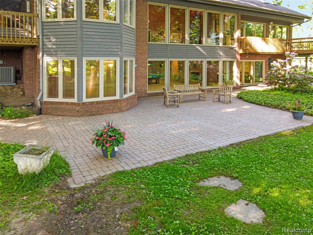 2323 Addaleen Road, Highland, MI — Photo 13
