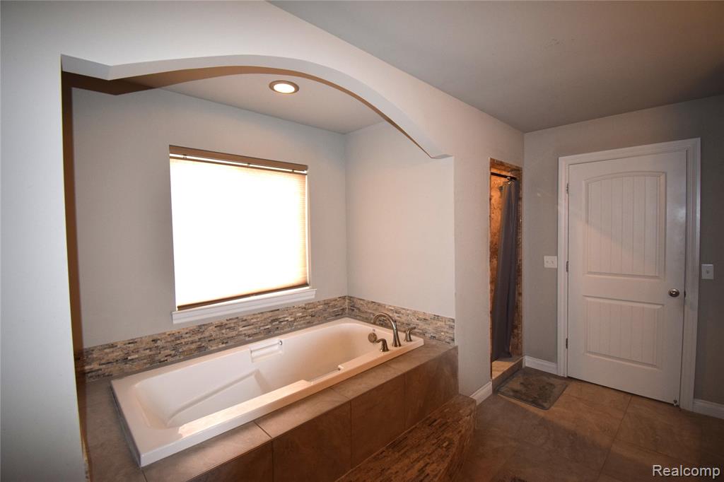 55752 Timbers Edge Drive, Utica, MI 48316 — Photo 17