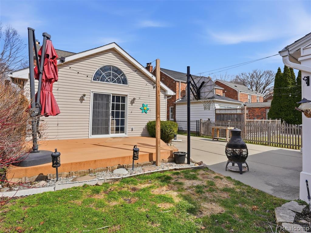 2073 Lochmoor Boulevard, Grosse Pointe Woods, MI 48236 — Photo 44