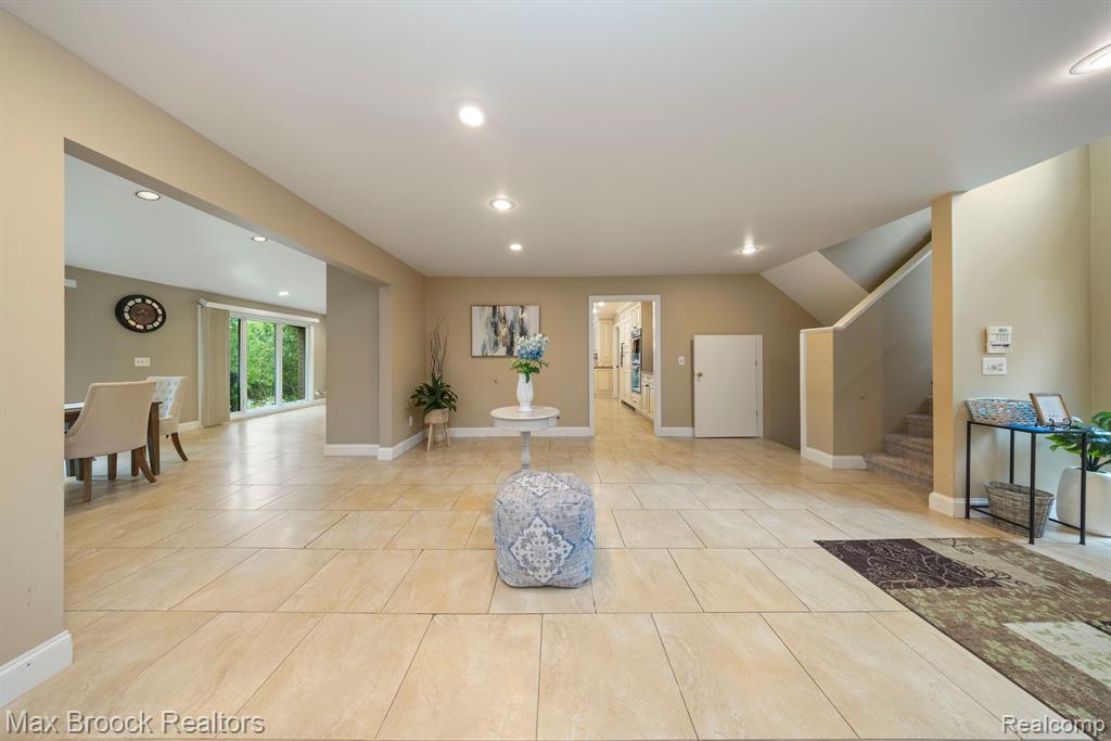 4619 MAURA Lane, West Bloomfield, MI 48323 — Photo 4
