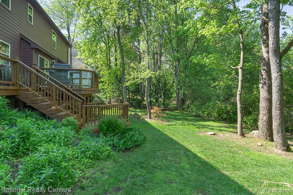 7914 BROOKWOOD Drive, Clarkston, MI 48348 — Photo 35