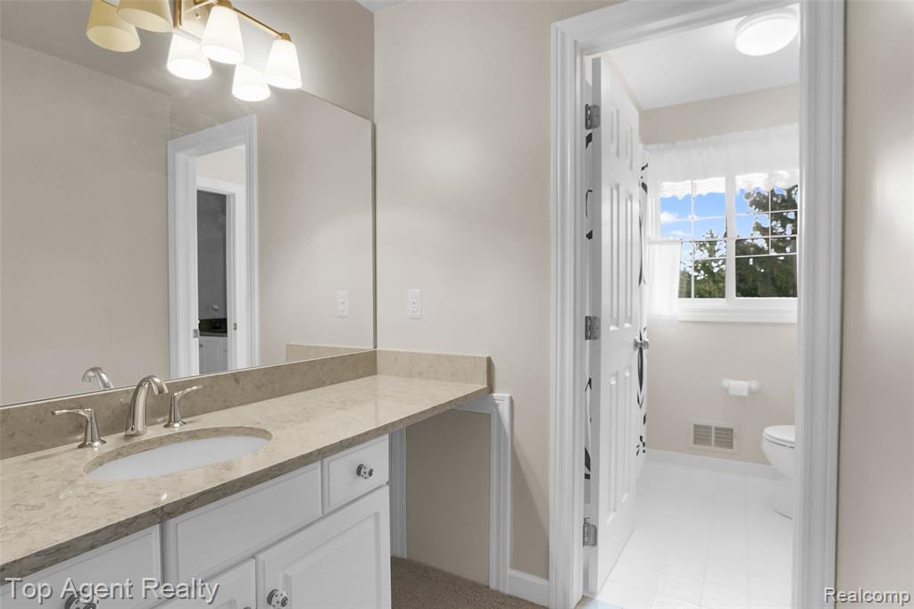 6369 Peach Tree Court, Rochester Hills, MI 48306 — Photo 33