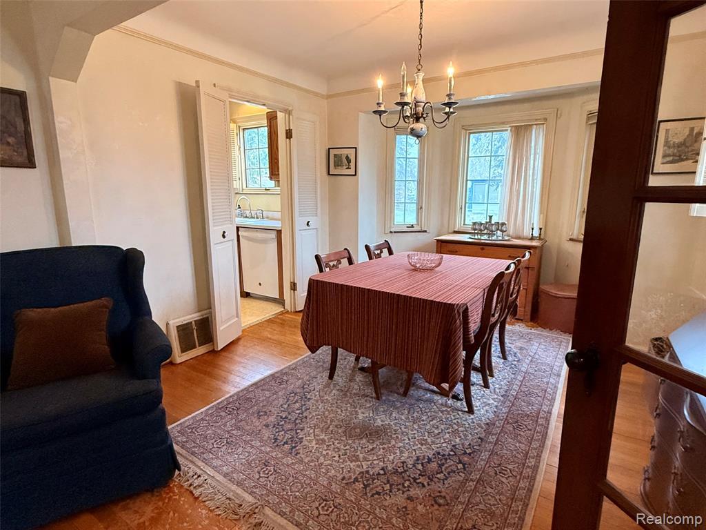9900 Cranston Street, Livonia, MI 48150 — Photo 8
