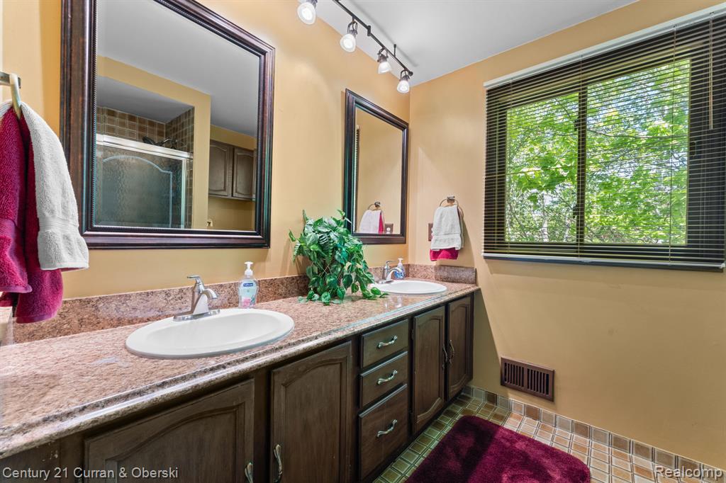 44962 Steeplepath, Novi, MI — Photo 31