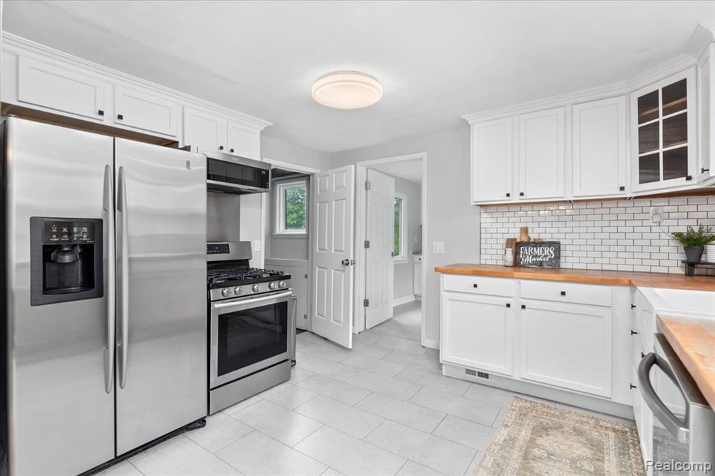 8381 Tindall Road, Springfield, MI 48350 — Photo 14