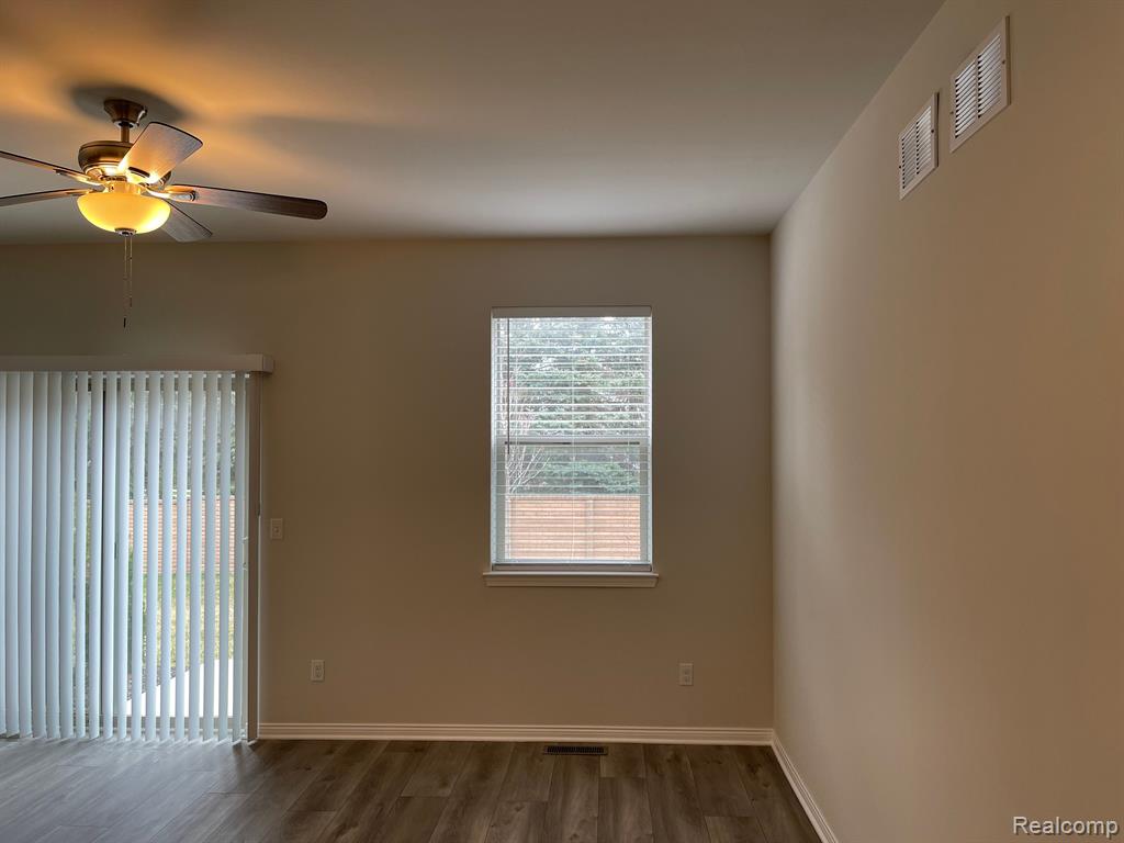 4156 SECLUDED PINES DR, Sterling Heights, MI 48314 — Photo 9