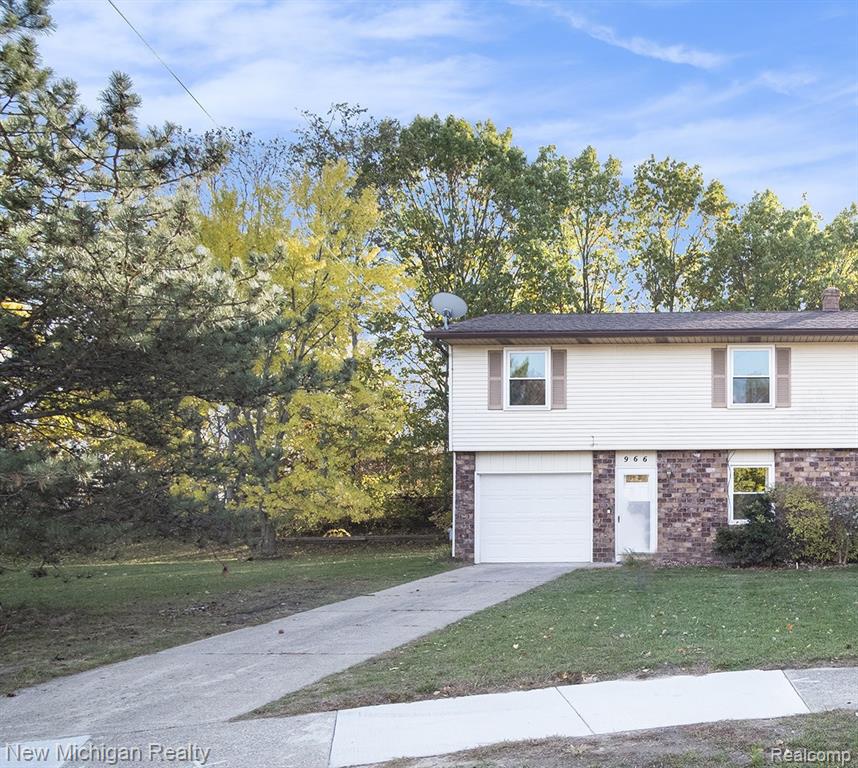 966 McCarty Street NW, Grand Rapids, MI 49544 — front exterior