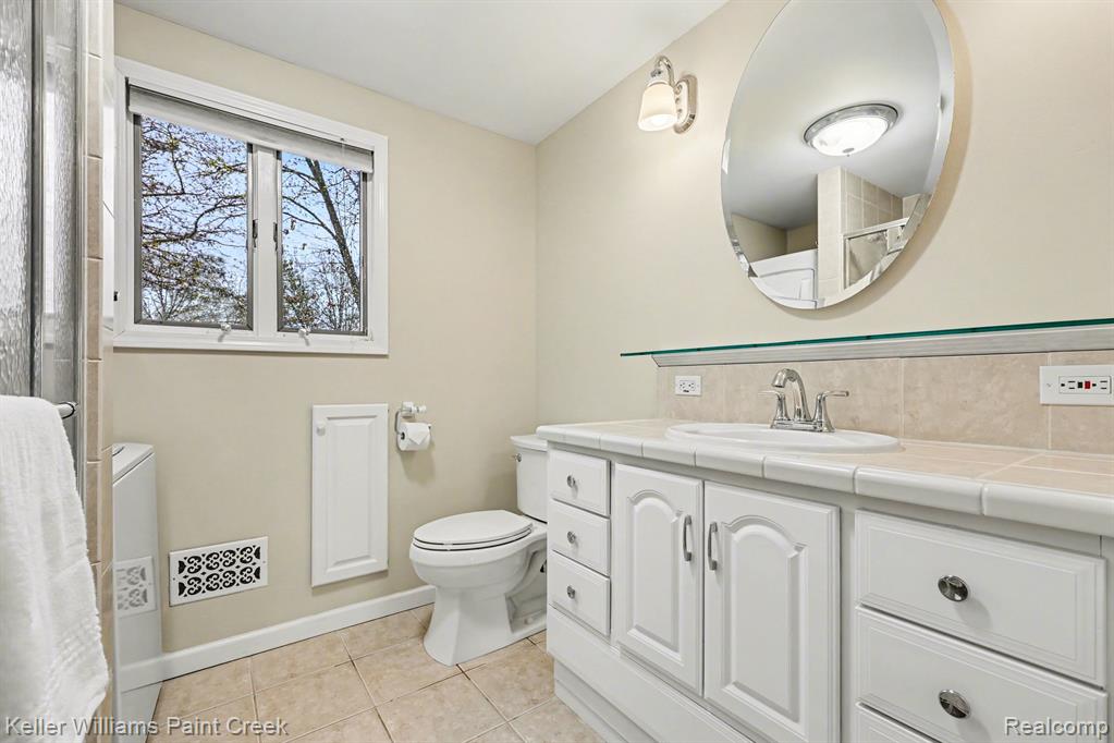 2824 Lunar Court, Lake Orion, MI — Photo 14