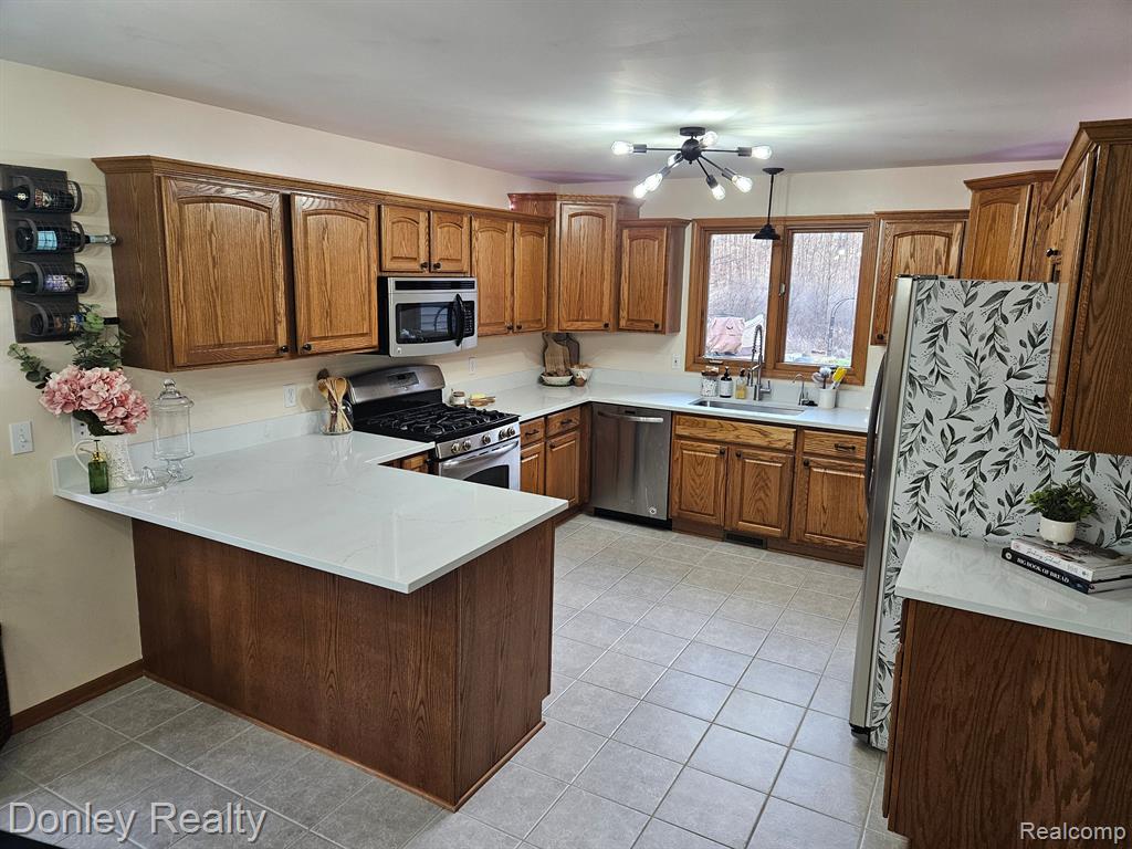 3239 HILLVIEW Drive, Metamora, MI 48455 — Photo 2