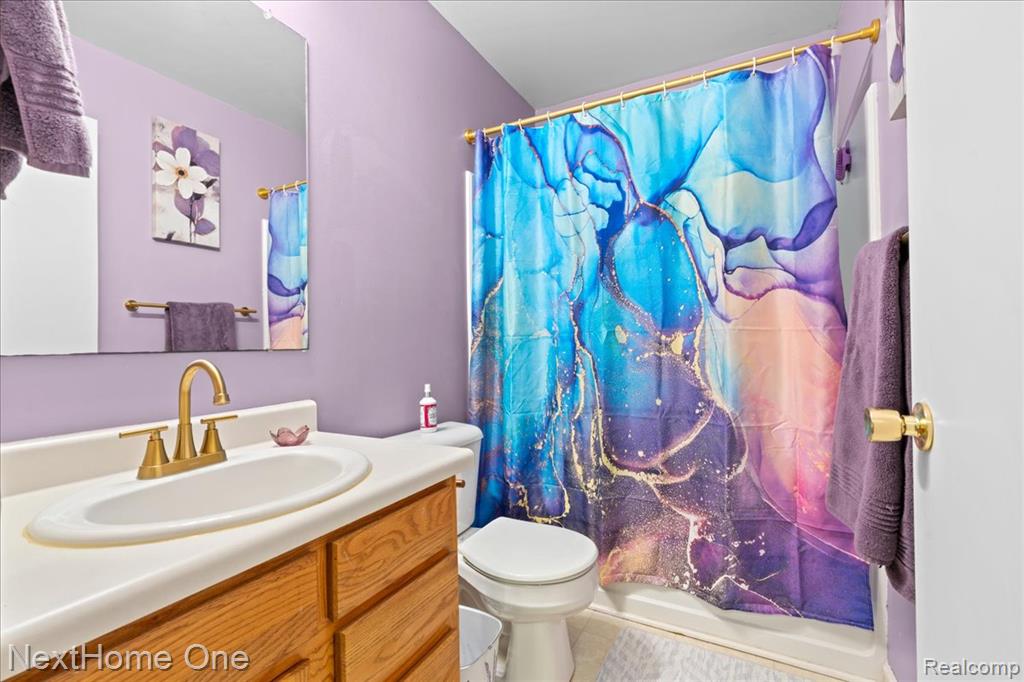 8564 Fox River Drive, Fowlerville, MI 48836 — Photo 12