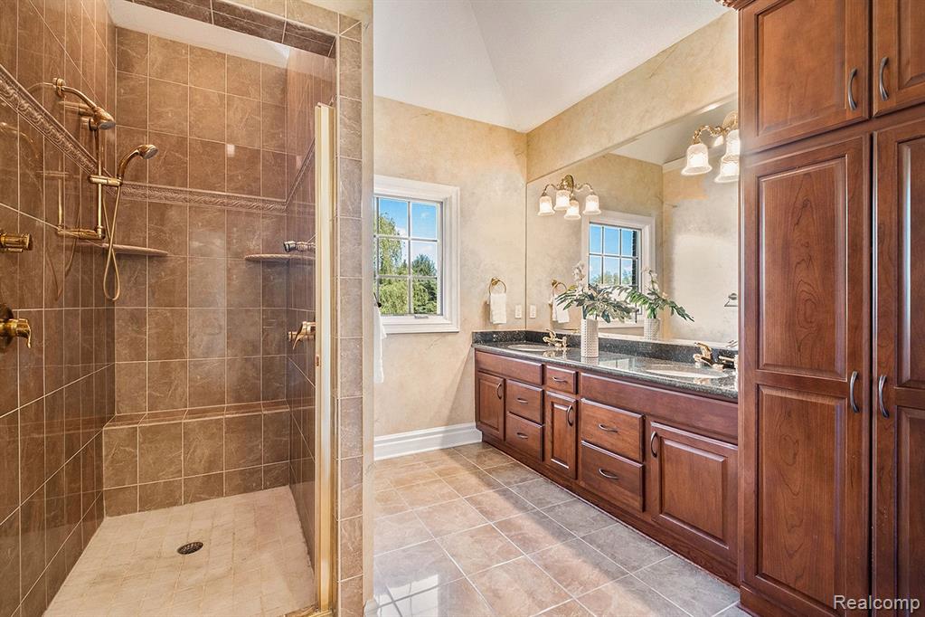 8294 WARWICK GROVES, Grand Blanc, MI 48439 — Photo 41