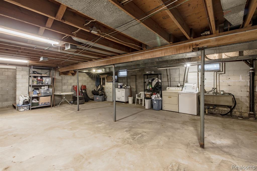 5368 LAPEER Road, Burton, MI 48509 — Photo 31