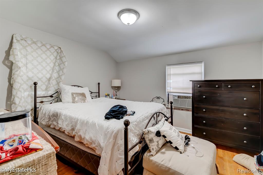 400 PARKVIEW Drive, Plymouth, MI 48170 — Photo 13