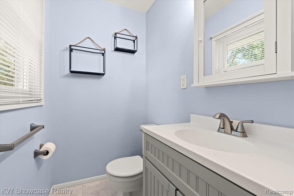 2370 Roselawn Street, Wolverine Lake, MI 48390 — Photo 9