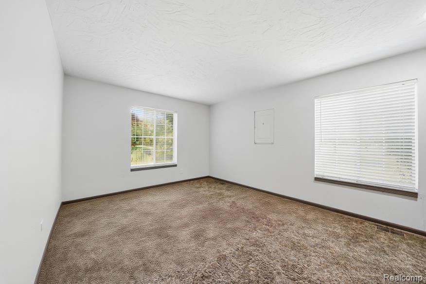 7020 Rattalee Lake NW, Clarkston, MI 48348 — Photo 31