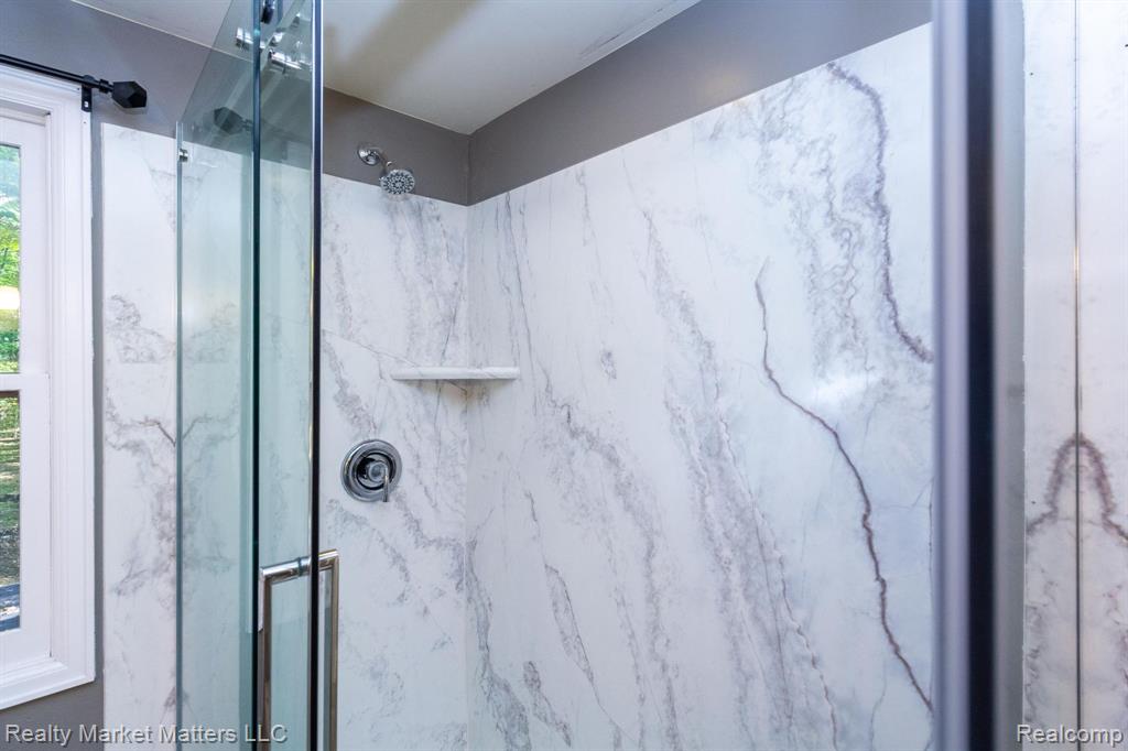 7505 Falling Leaf Court, Flushing, MI 48433 — Photo 18