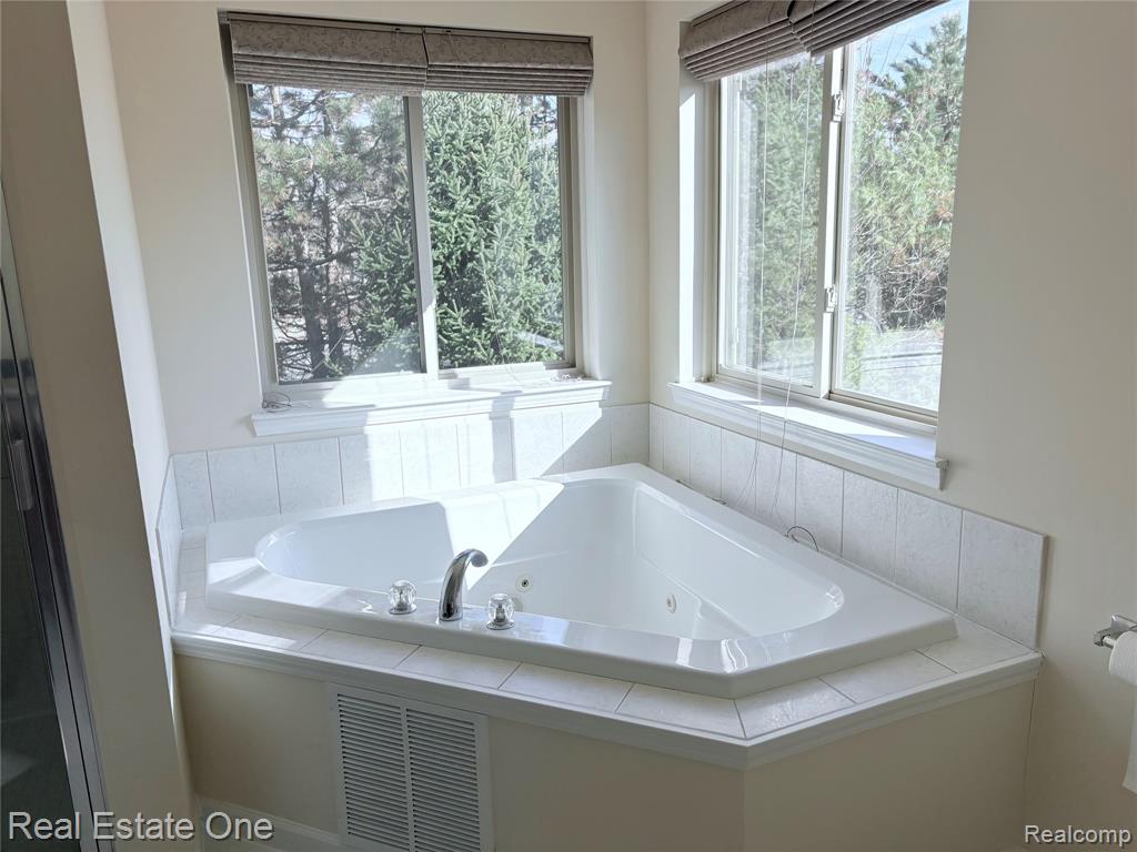 6178 Elarz Drive, Troy, MI 48085 — Photo 15