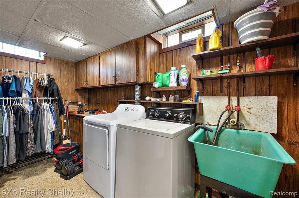8929 HEADLEY Drive, Sterling Heights, MI 48314 — Photo 30