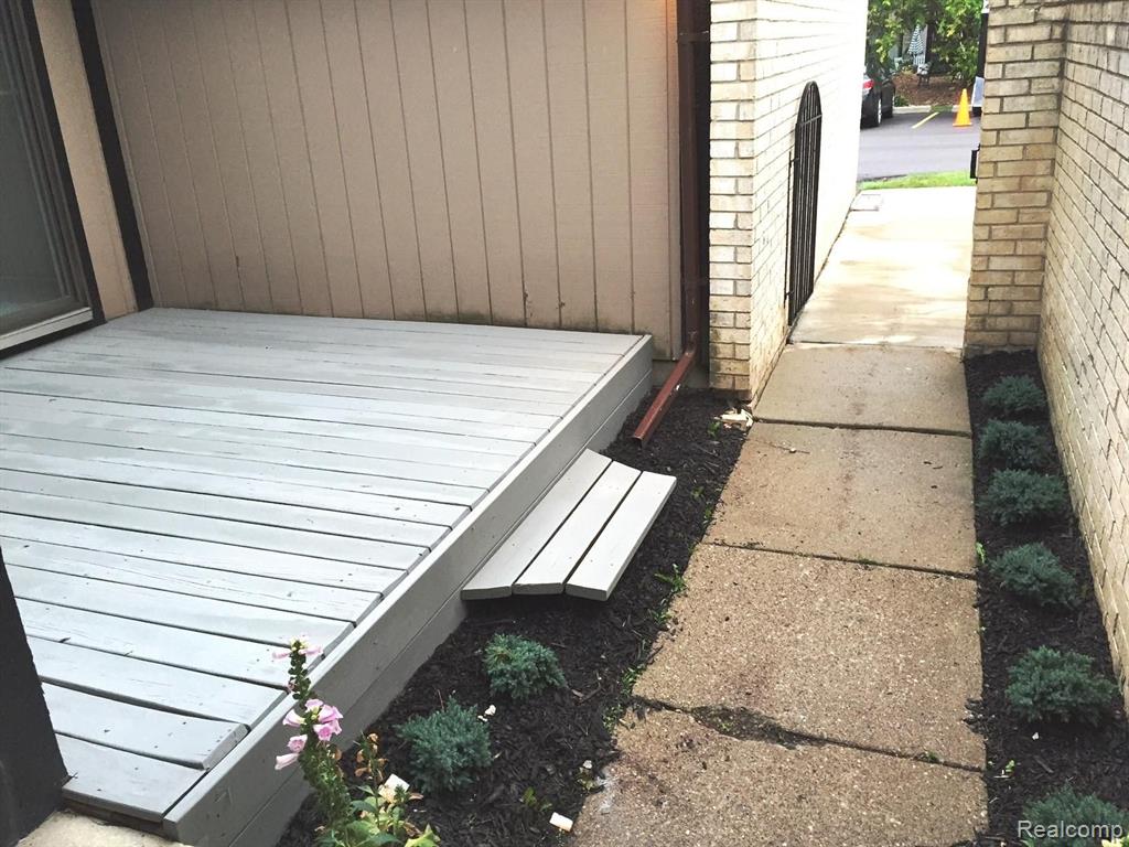 5166 ROCK Run, West Bloomfield, MI — Photo 2
