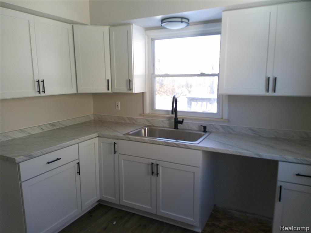 846 W Hemphill Road, Flint, MI 48507 — Photo 14