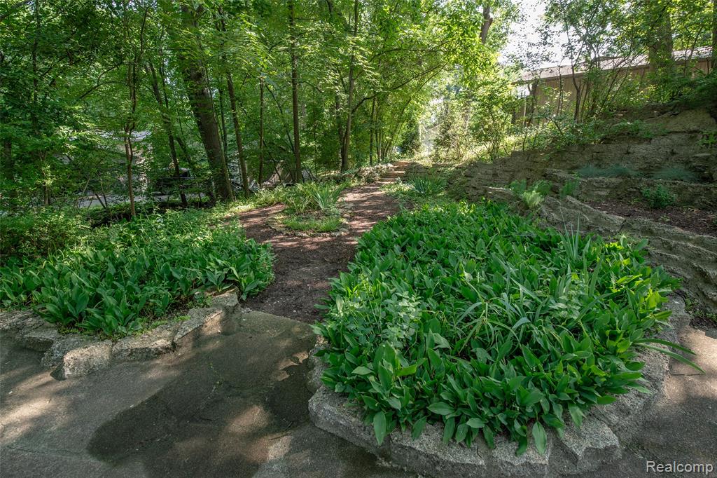 8878 Minne Wanna Road, Independence, MI 48348 — Photo 11