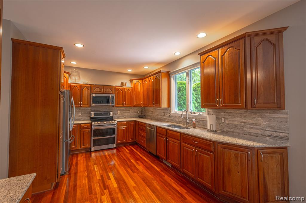 5429 Shorewood Drive, Fort Gratiot, MI 48059 — Photo 20