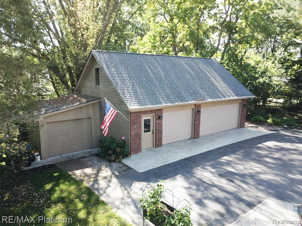 4215 Rolling Pines Court, Commerce Twp, MI 48382 — Photo 62