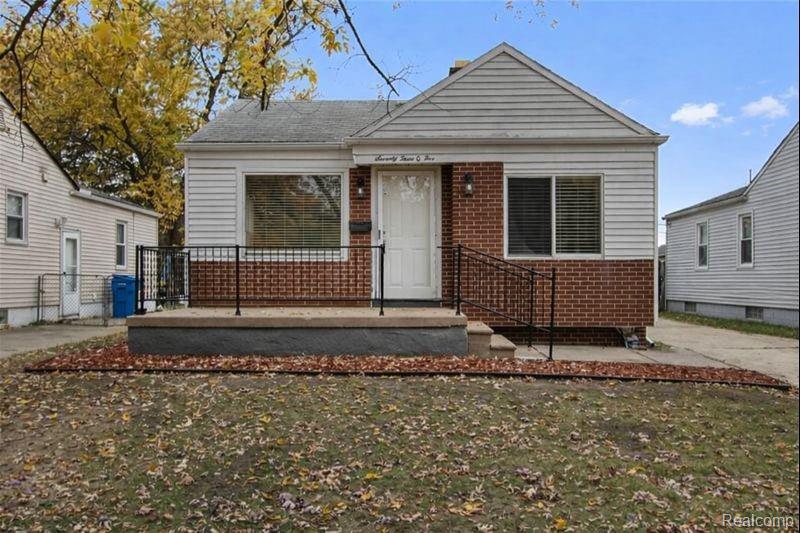 7305 N Silvery Lane, Dearborn Heights, MI 48127 — front exterior