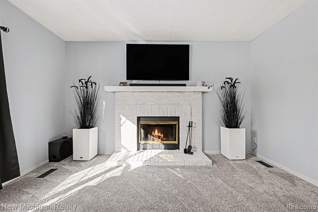 6612 Ashley Court, Waterford, MI 48327 — Photo 14
