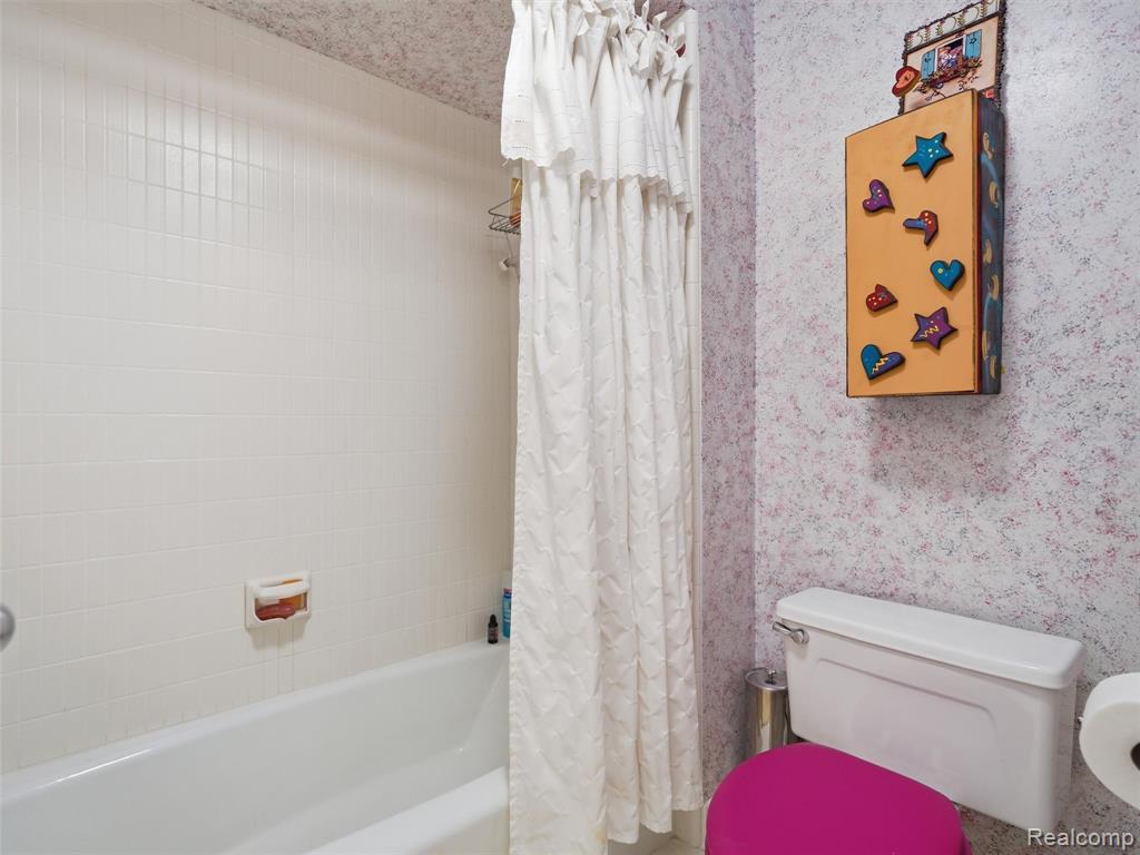 4751 Rolling Ridge Road, West Bloomfield, MI 48323 — Photo 33