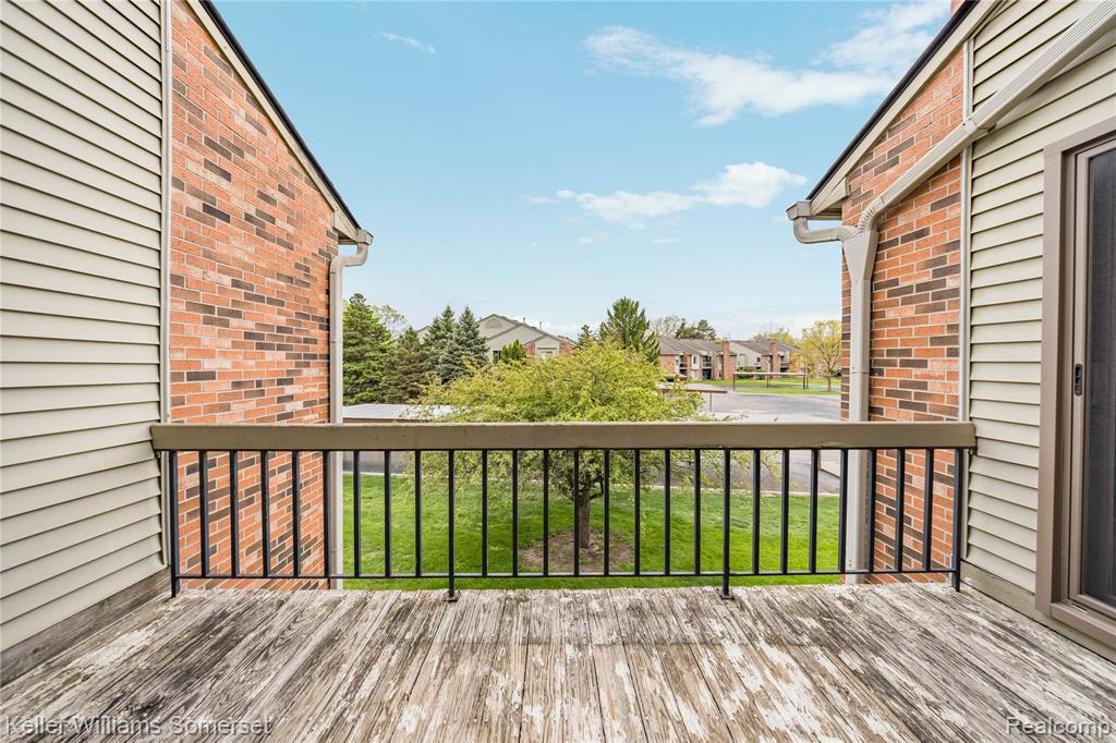 20745 Indian Creek Drive, Farmington Hills, MI 48335 — Photo 29