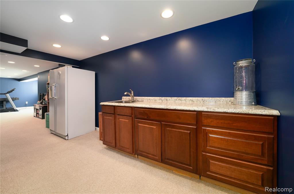 802 Castle Pine Court, Pontiac, MI 48340 — Photo 53