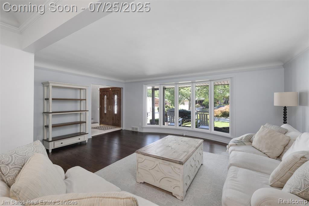 753 Perrien Place, Grosse Pointe Woods, MI 48236 — Photo 11