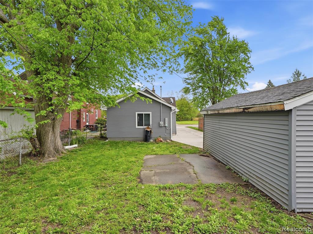 23449 Carlisle Avenue, Hazel Park, MI 48030 — Photo 32
