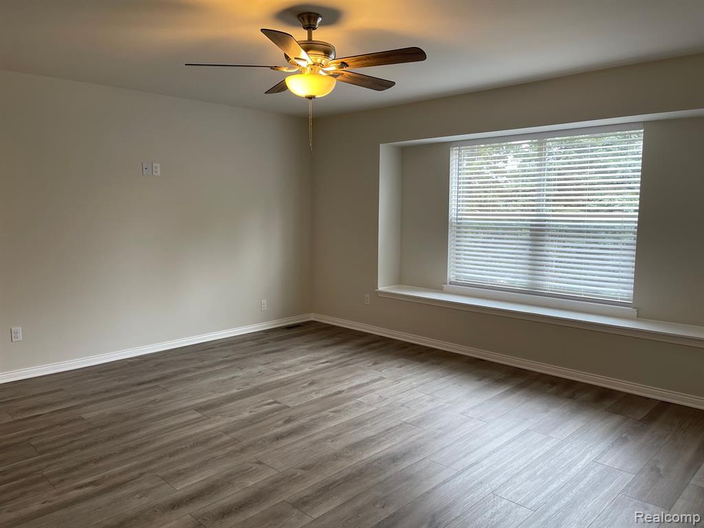 4156 SECLUDED PINES DR, Sterling Heights, MI 48314 — Photo 24
