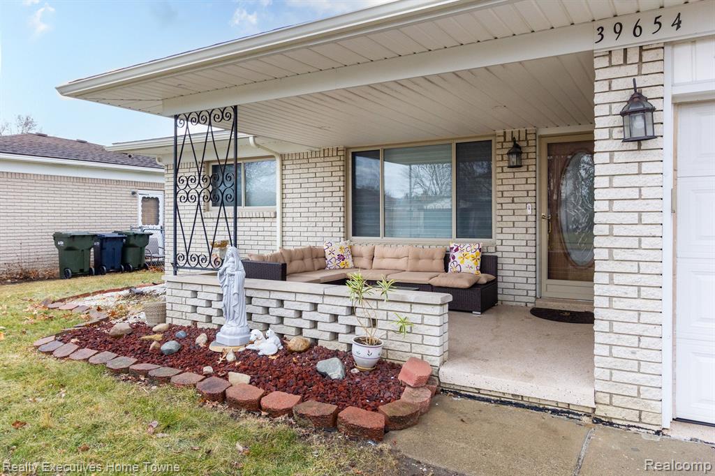 39654 EDGEMONT Drive, Sterling Heights, MI 48310 — Photo 3
