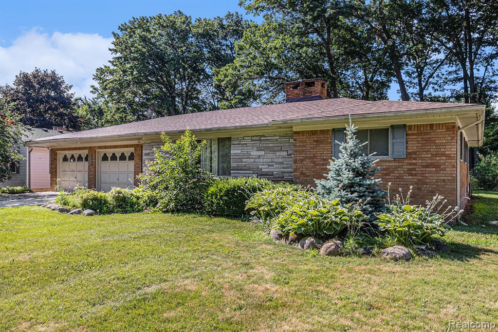 5559 Pleasant Drive, Waterford, MI 48329 — Photo 22