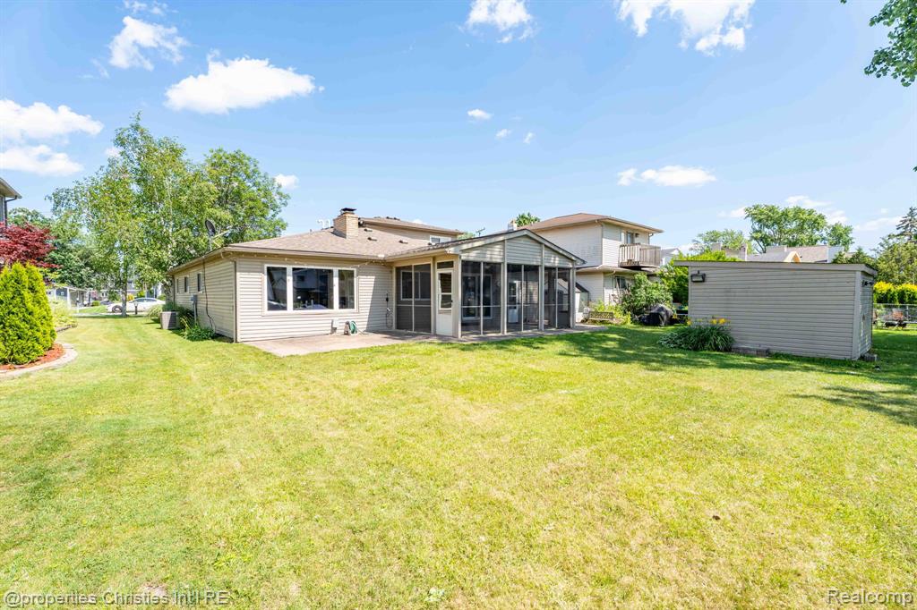 1700 MADDY Lane, Keego Harbor, MI 48320 — Photo 42