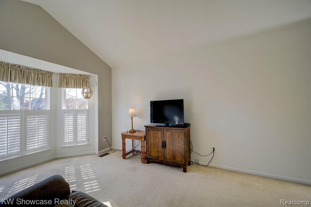 1074 ANDOVER Circle, Commerce Twp, MI 48390 — Photo 23