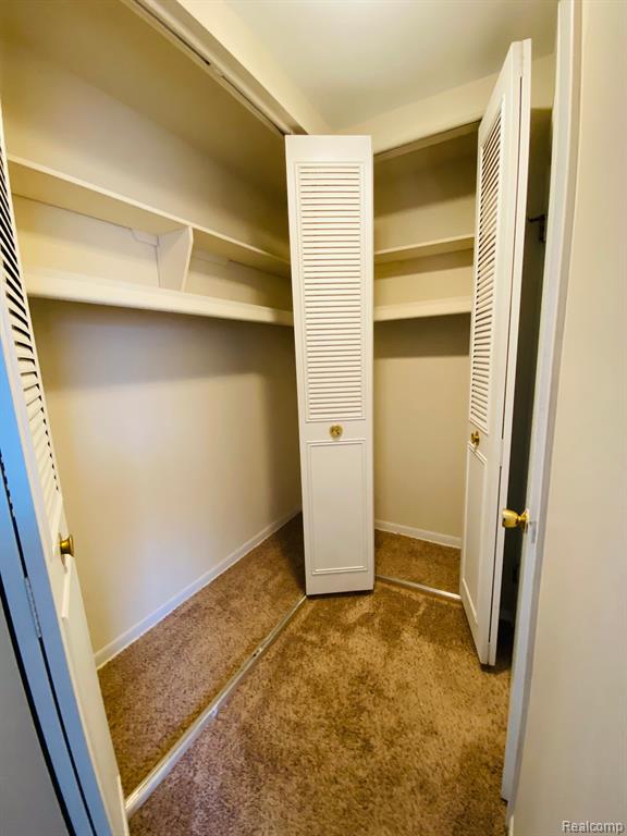 490 FOX HILLS Drive N, 8, Bloomfield Hills, MI 48304 — Photo 14