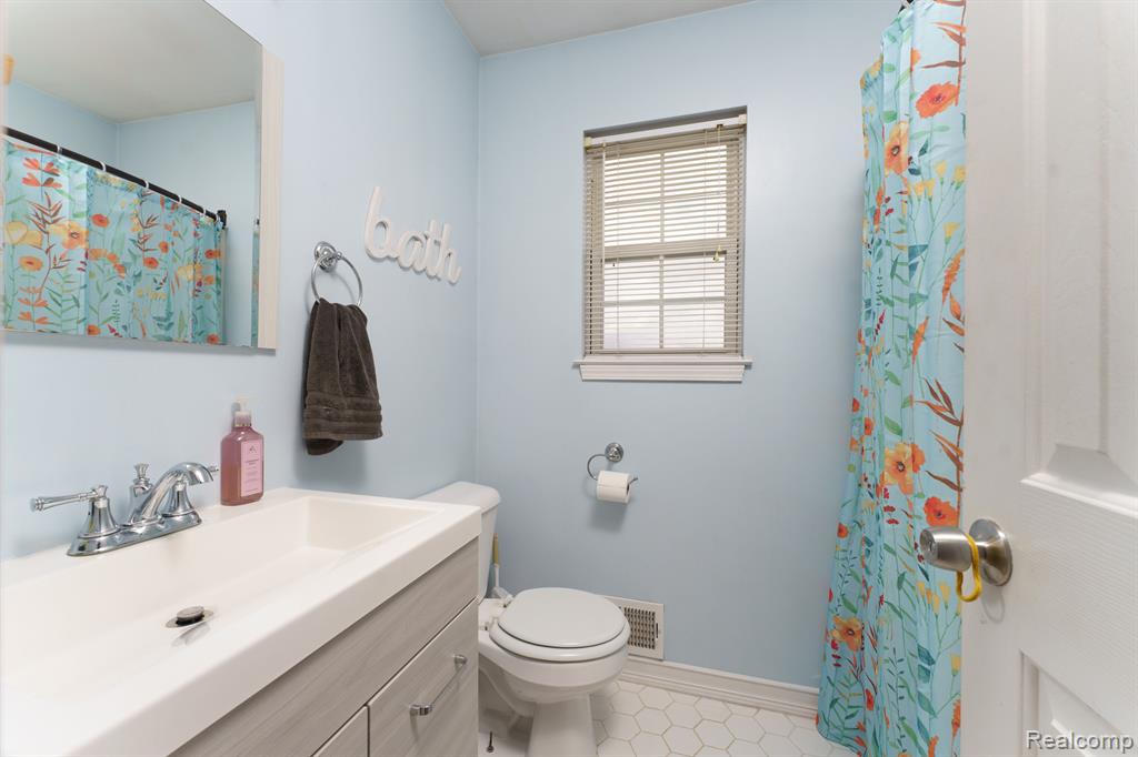 738 PINEGATE Drive, Fowlerville, MI 48836 — Photo 13
