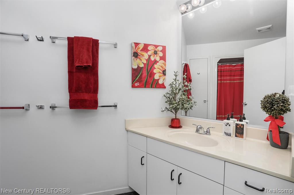 275 Angola Street, Wolverine Lake, MI 48390 — Photo 55