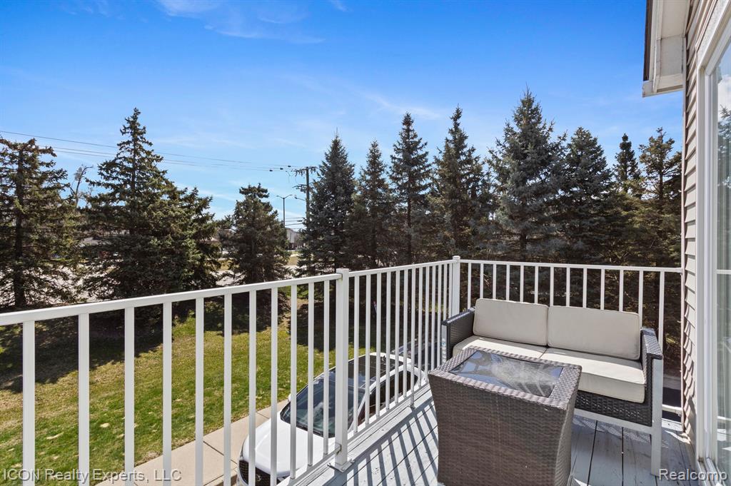 5876 PINE AIRES Drive, Sterling Heights, MI 48314 — Photo 18