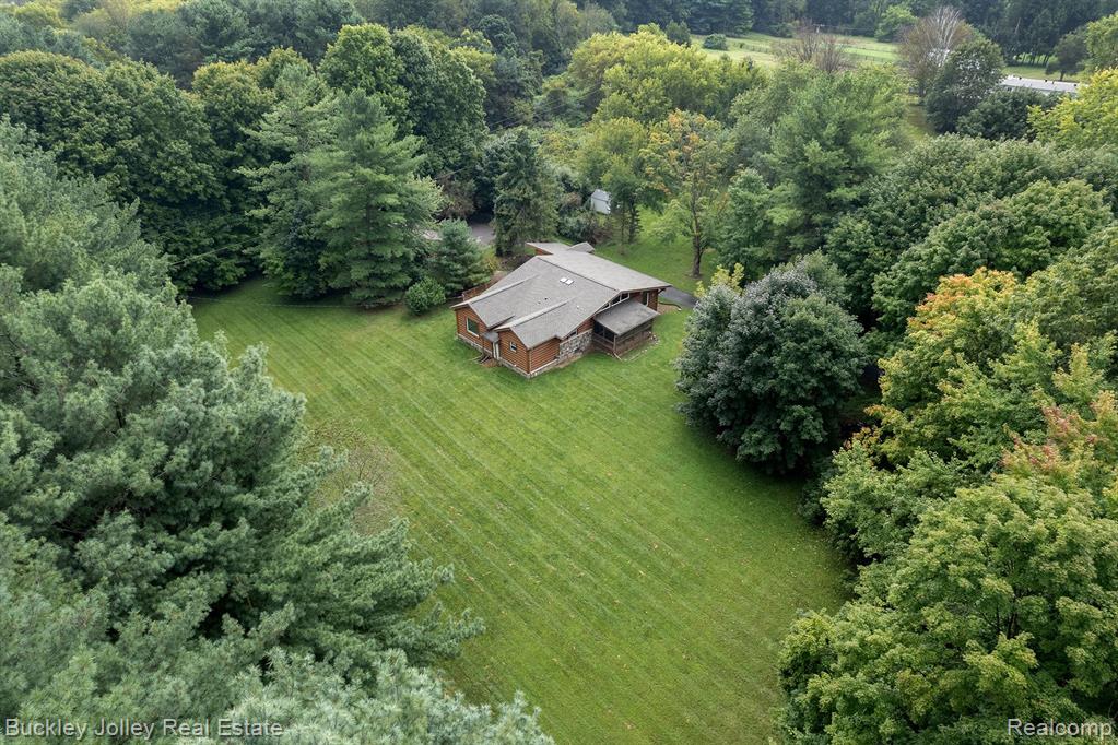 9515 MEADOW Lane, Pinckney, MI 48169 — Photo 2