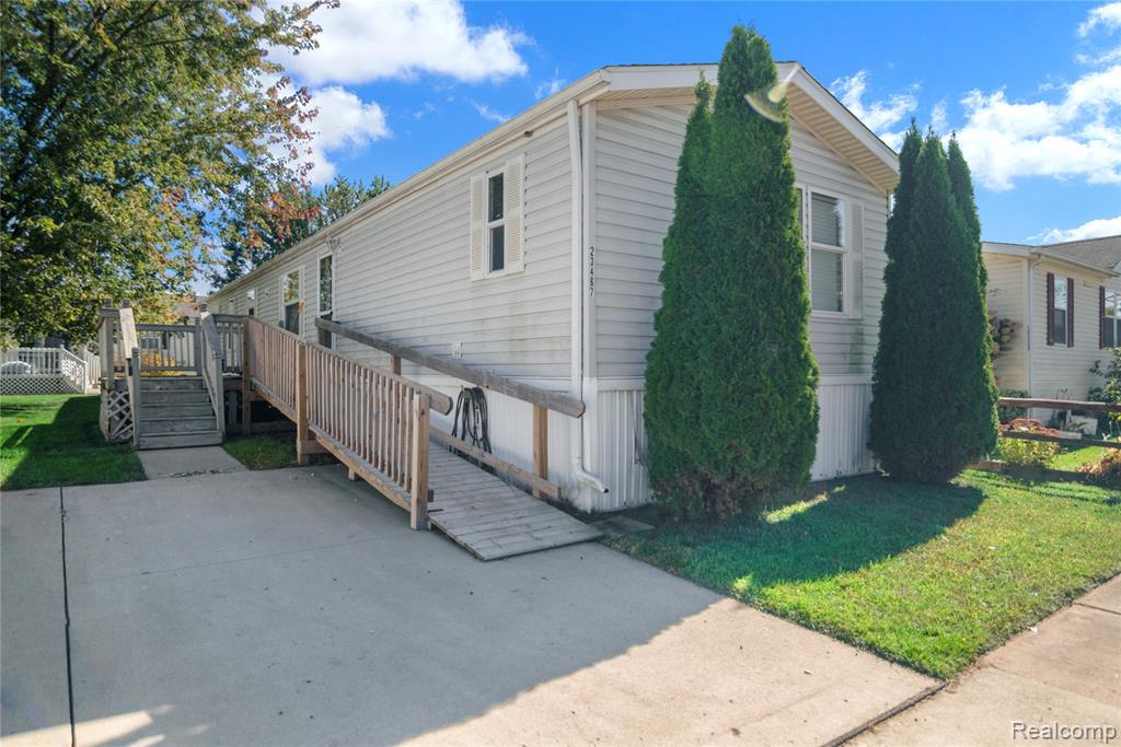 23467 Manor Road North, New Boston, MI 48164 — Photo 2